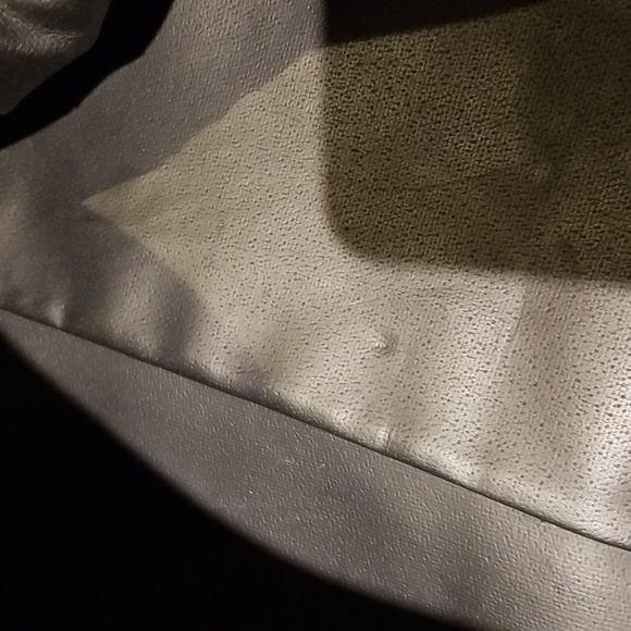 ROOTS Duffle bag really sturdy  with both handles and shoulders straps - Picture 6 of 6